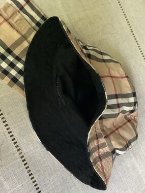 Authentic Burberry Bucket Hat, MINT!